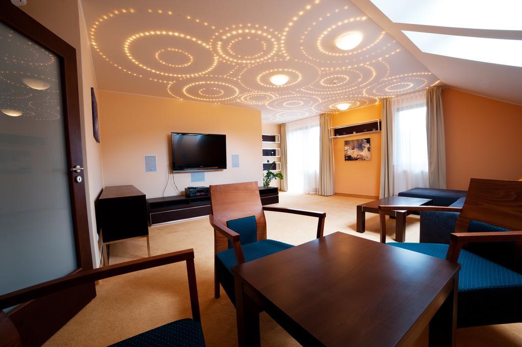 Hotel Impozant วัลจา ภายนอก รูปภาพ
